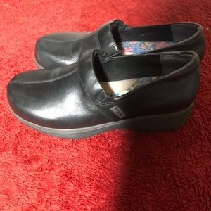 Gently used Grey’s anatomy softwalk clogs